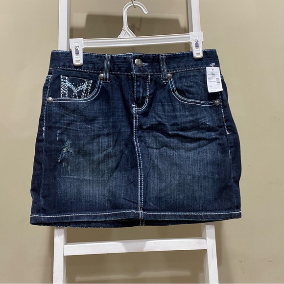 Maurices Dresses & Skirts - Maurices Kaylee Dark Wash Denim Mini Skirt Size 3/4 Embellished Pockets-0143-NWT